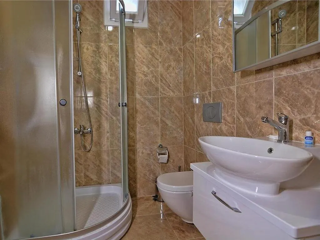 Hotel Airport Guelluek Otel Milas